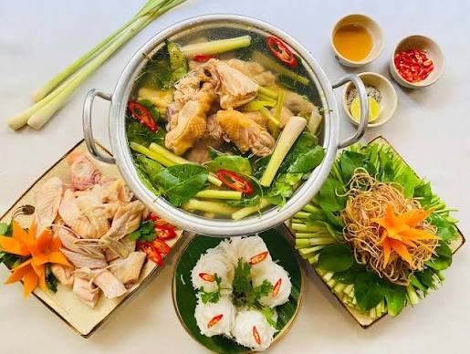 Chicken hotpot with sour giang leaves