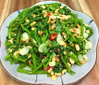 Morning glory with garlic